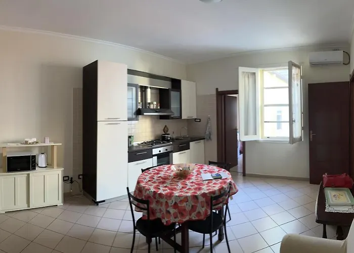 Casa Adriana, Centralissima, Confinante Ospedale Civile